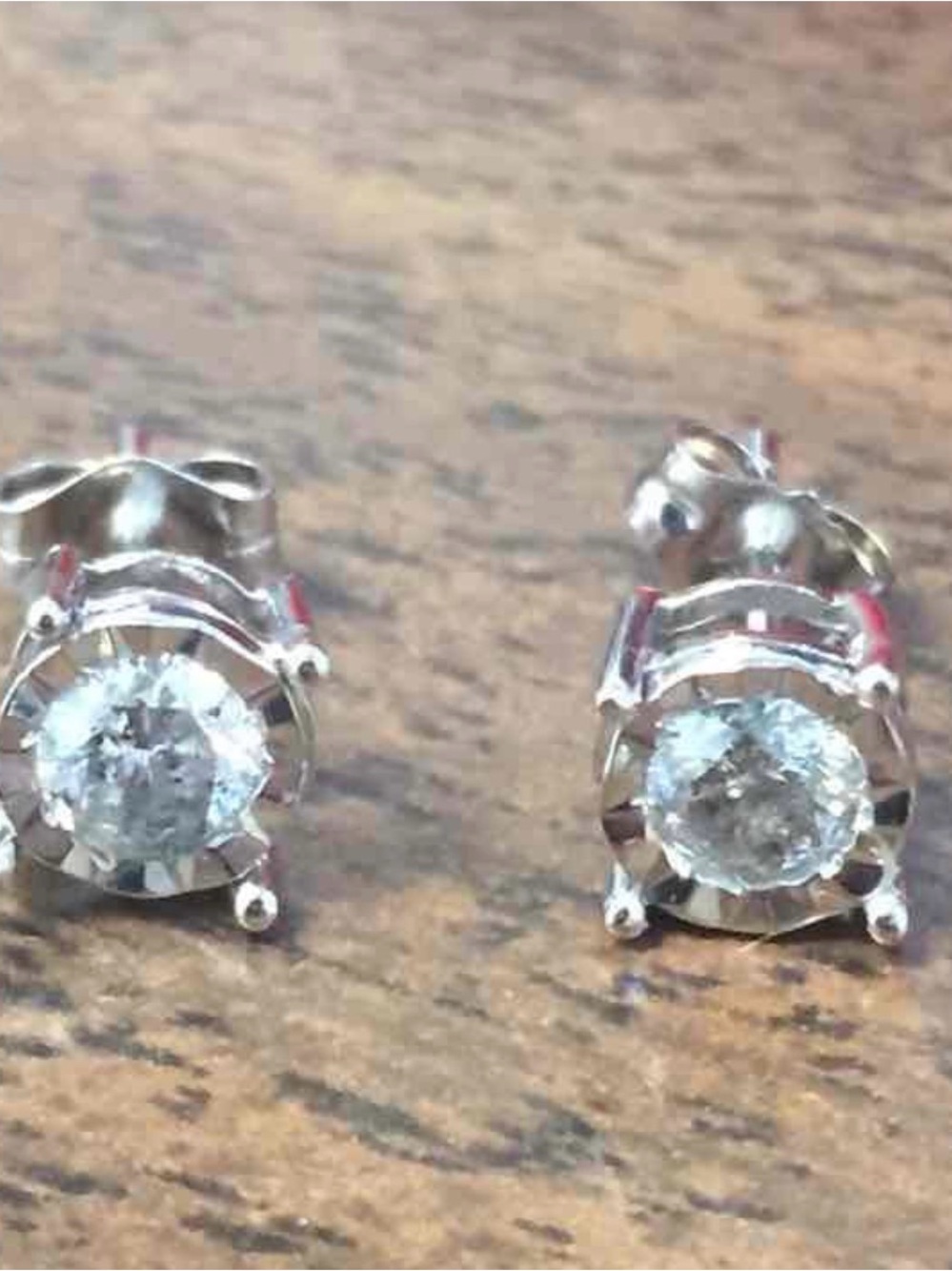10k White Gold Diamond Stud Earrings